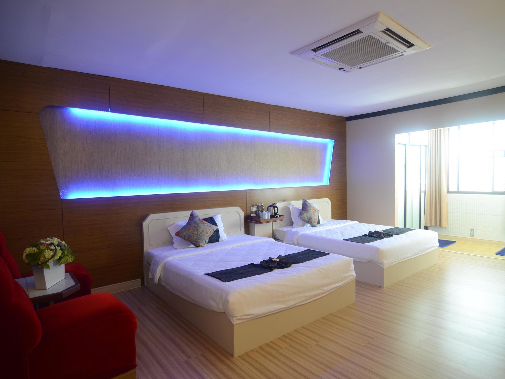 Centro Cnx Otel Chiang Mai Dış mekan fotoğraf