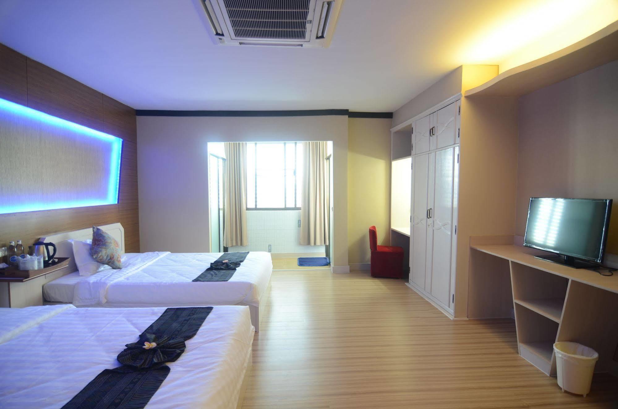 Centro Cnx Otel Chiang Mai Dış mekan fotoğraf