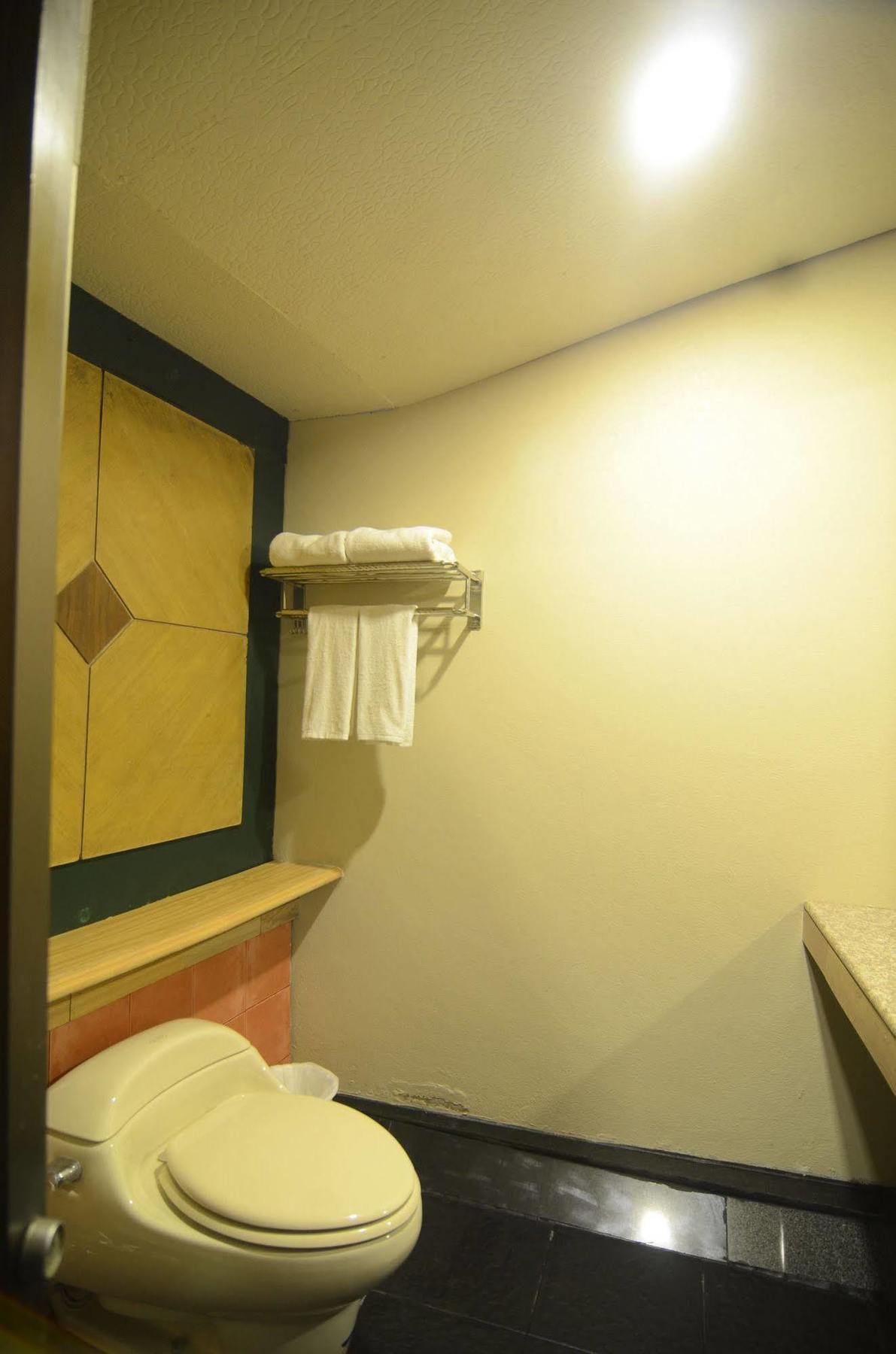 Centro Cnx Otel Chiang Mai Dış mekan fotoğraf