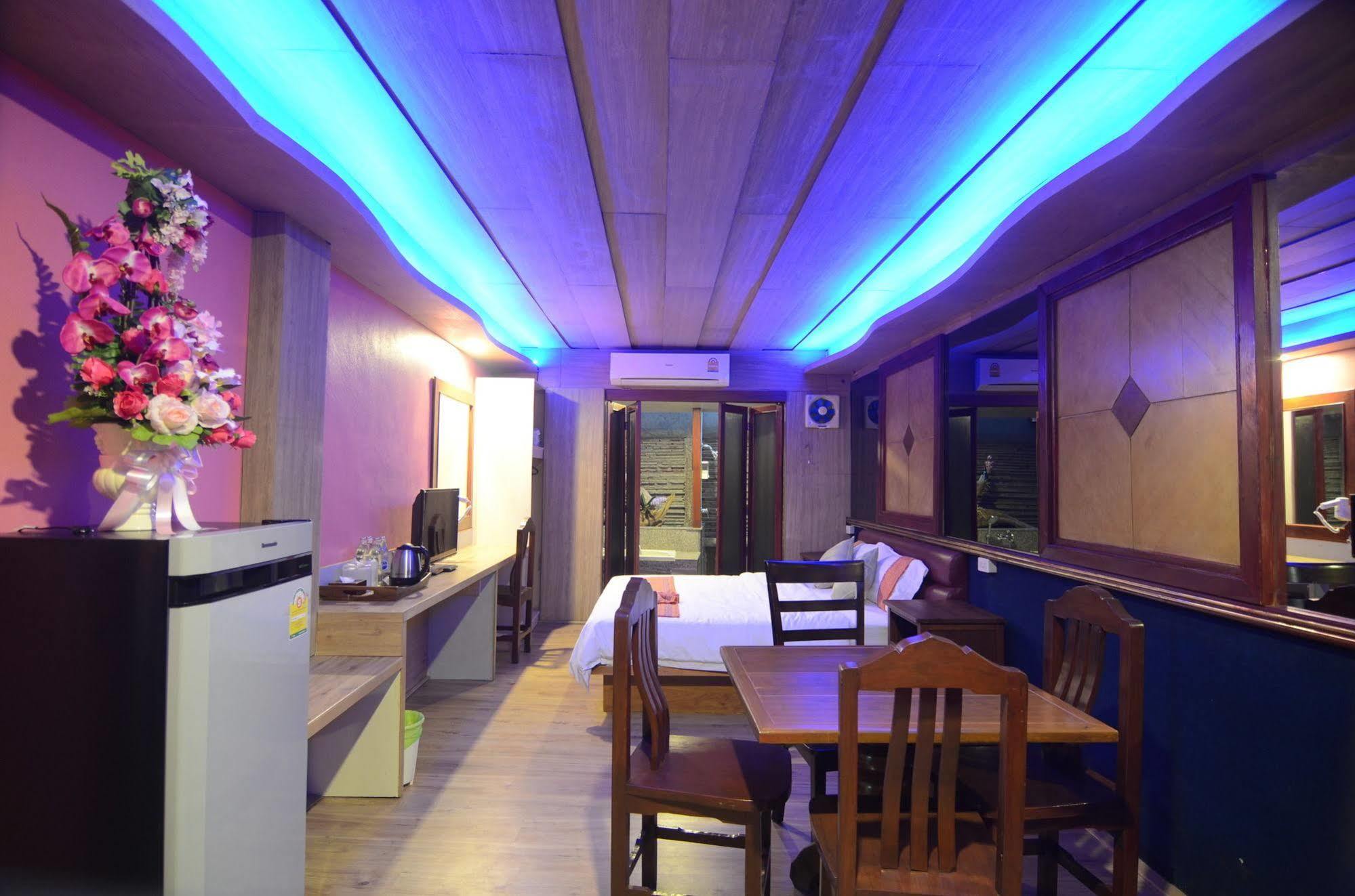 Centro Cnx Otel Chiang Mai Dış mekan fotoğraf