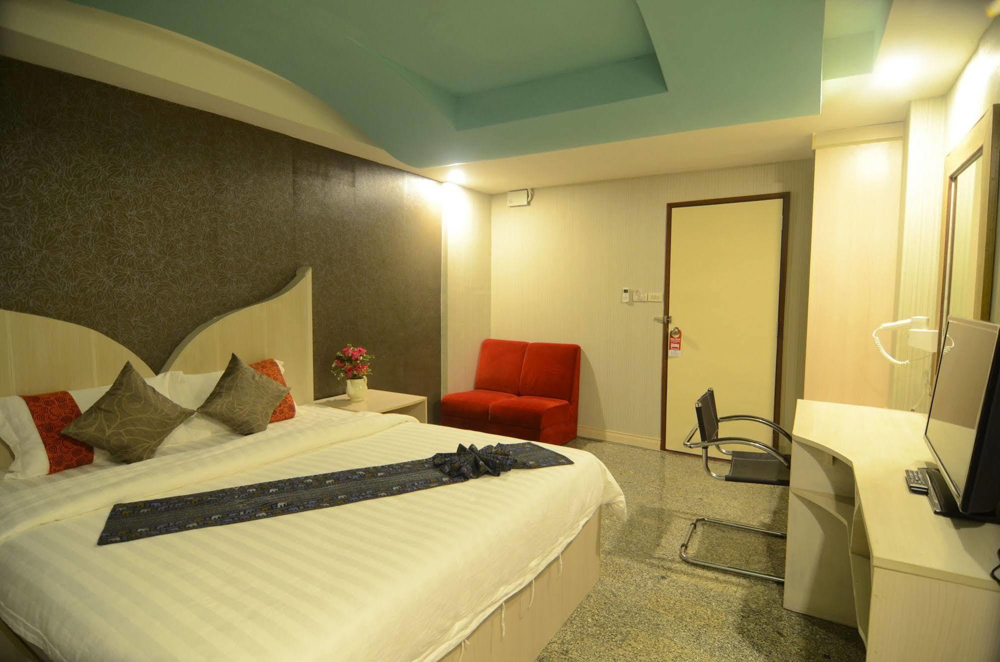 Centro Cnx Otel Chiang Mai Dış mekan fotoğraf