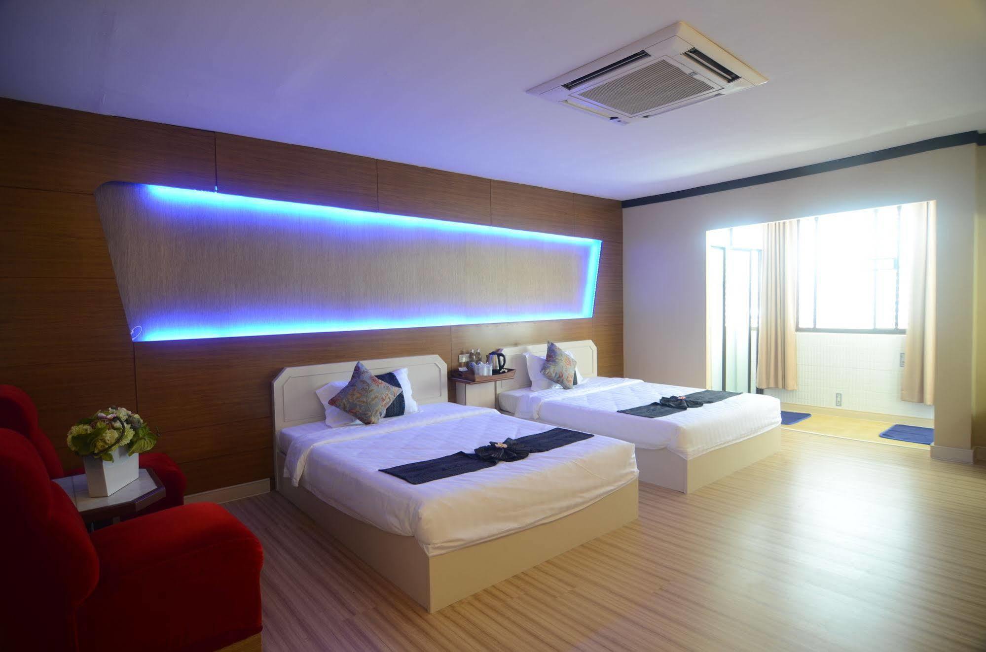 Centro Cnx Otel Chiang Mai Dış mekan fotoğraf
