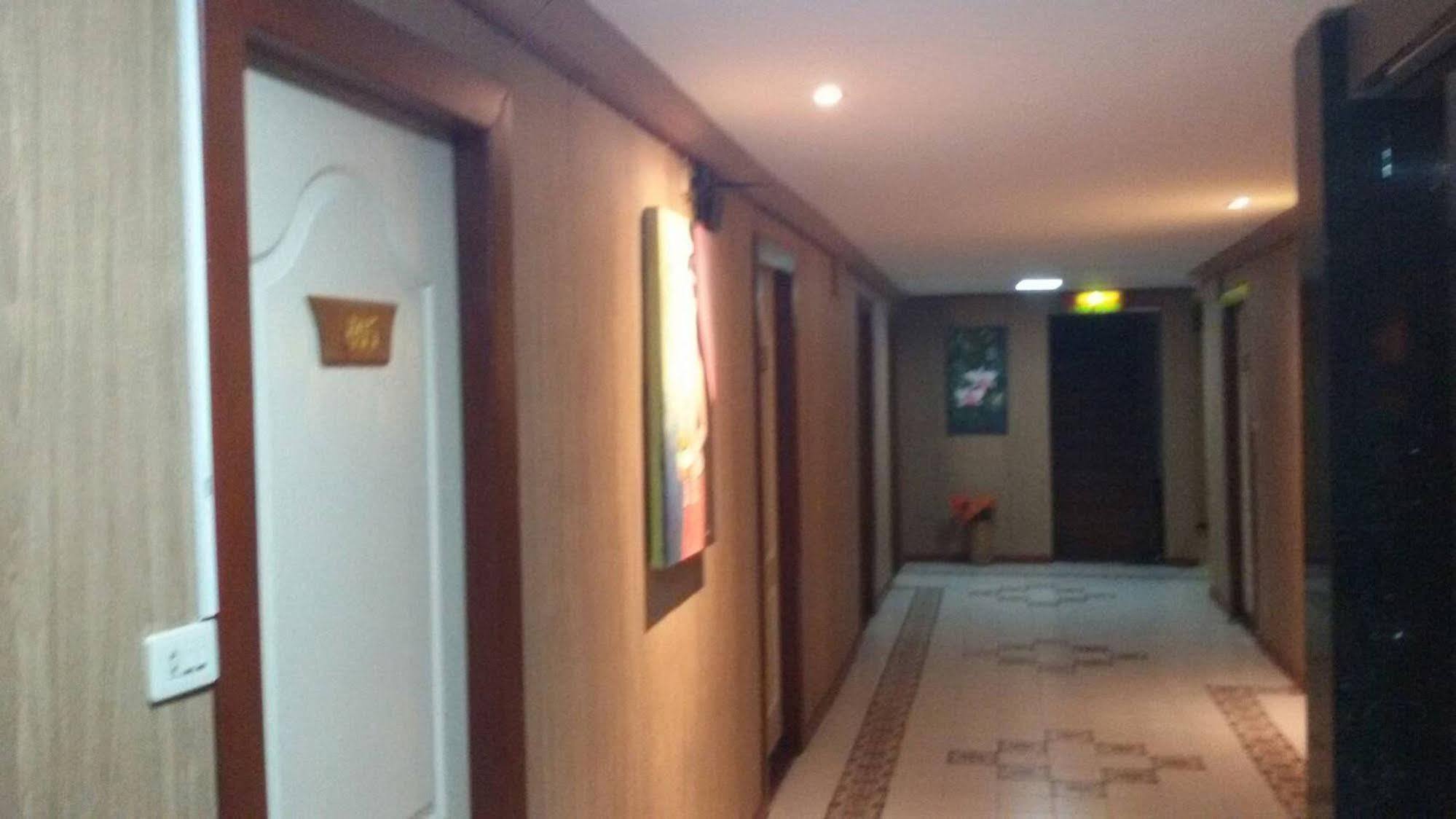 Centro Cnx Otel Chiang Mai Dış mekan fotoğraf
