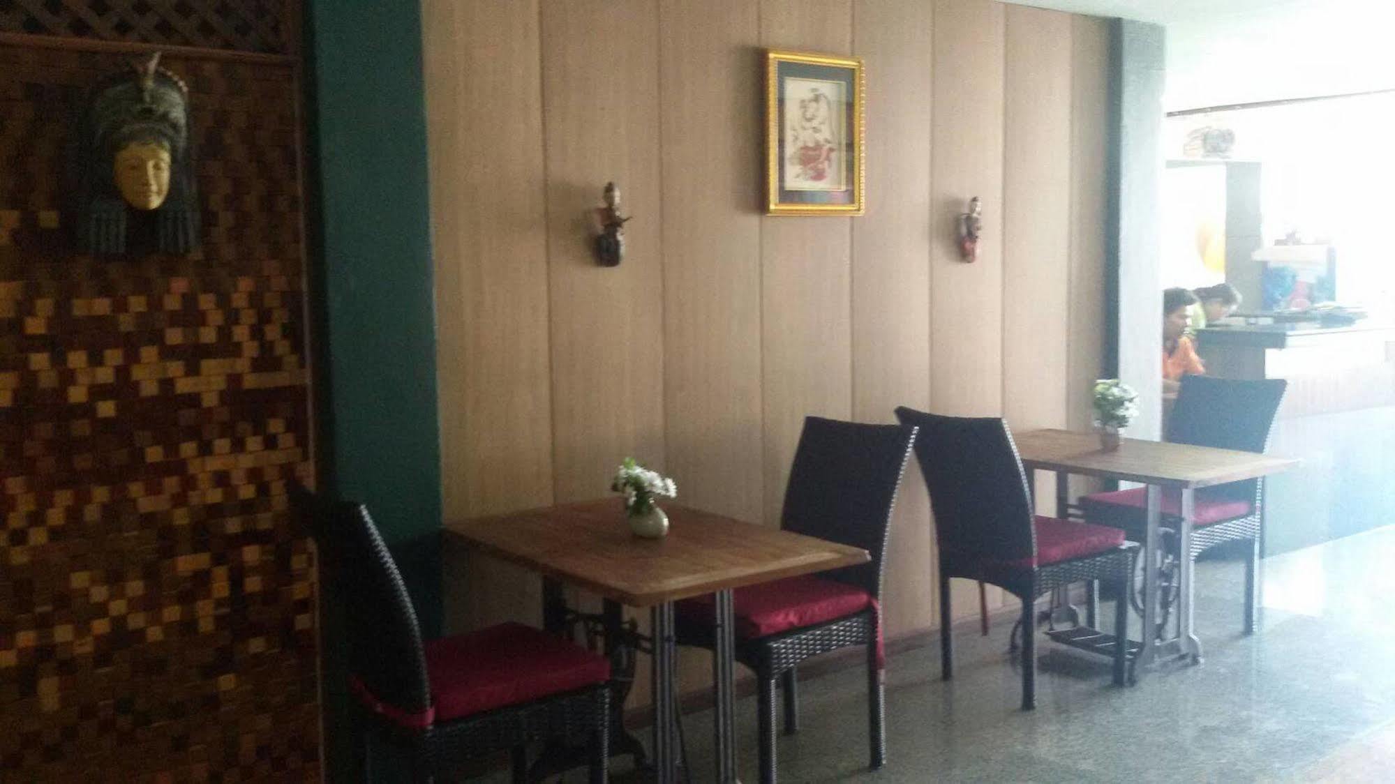 Centro Cnx Otel Chiang Mai Dış mekan fotoğraf